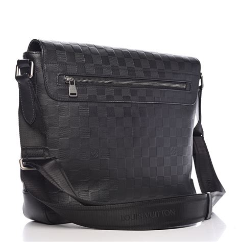 louis vuitton district mm damier infini